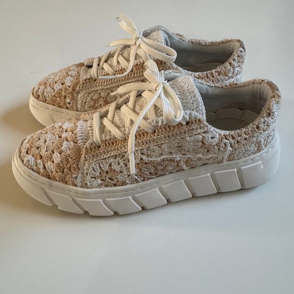 Free People Catch Me If You Can Crochet Lace Up Sneaker Platform Sz 7.5 EUC Boho - Picture 9 of 13